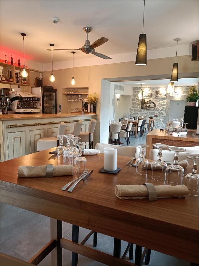 Auberge Du Vieux Lanas Logis Hotel Restaurant Екстер'єр фото