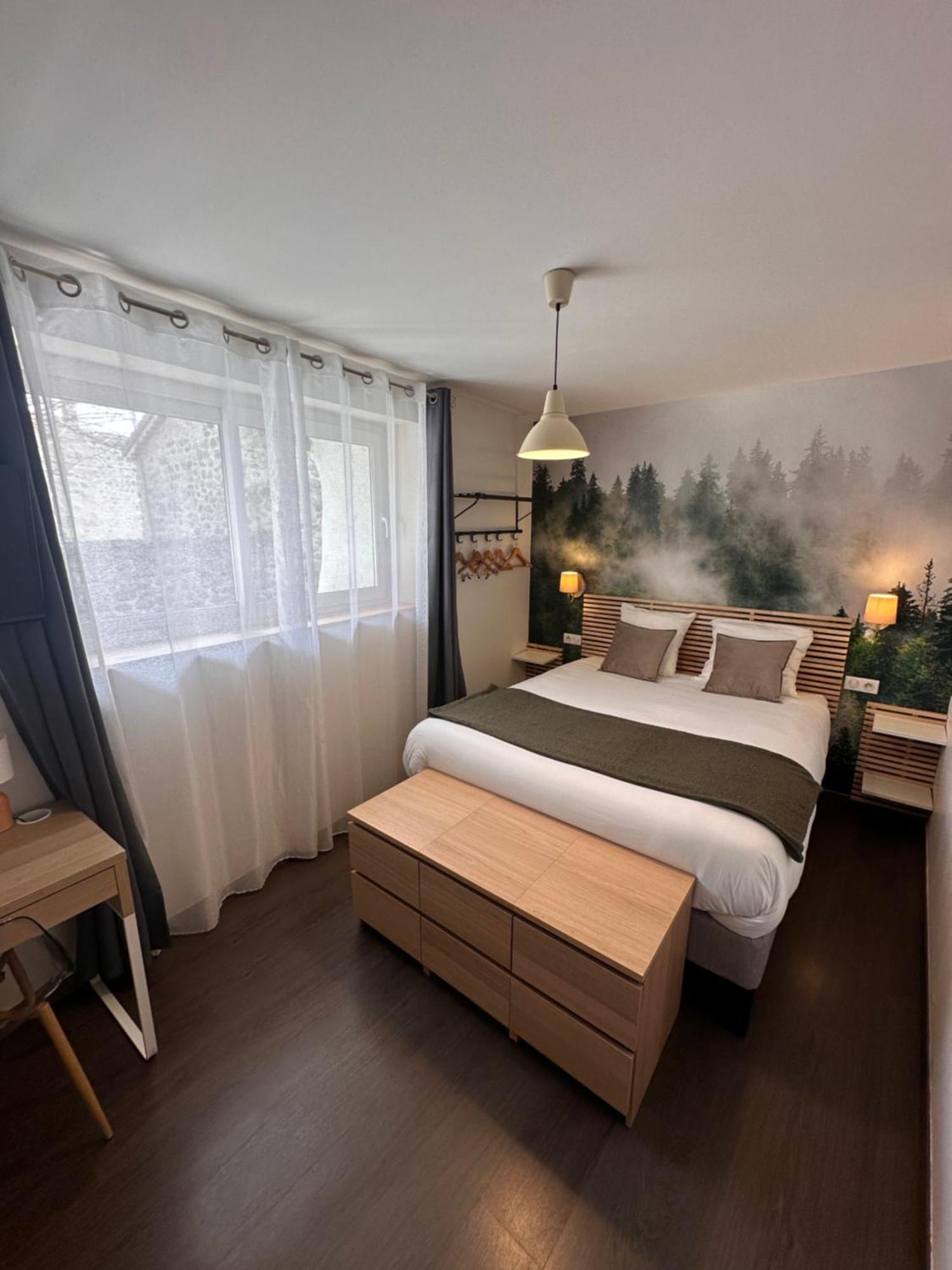Auberge Du Vieux Lanas Logis Hotel Restaurant Екстер'єр фото