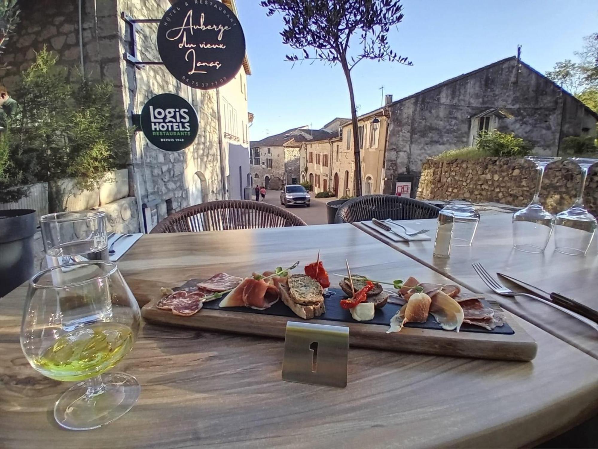 Auberge Du Vieux Lanas Logis Hotel Restaurant Екстер'єр фото